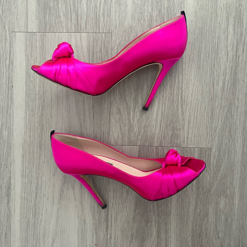 SJP by Sarah Jessica Parker Hot Pink Knotted Peep-Toe Heels B 38.5